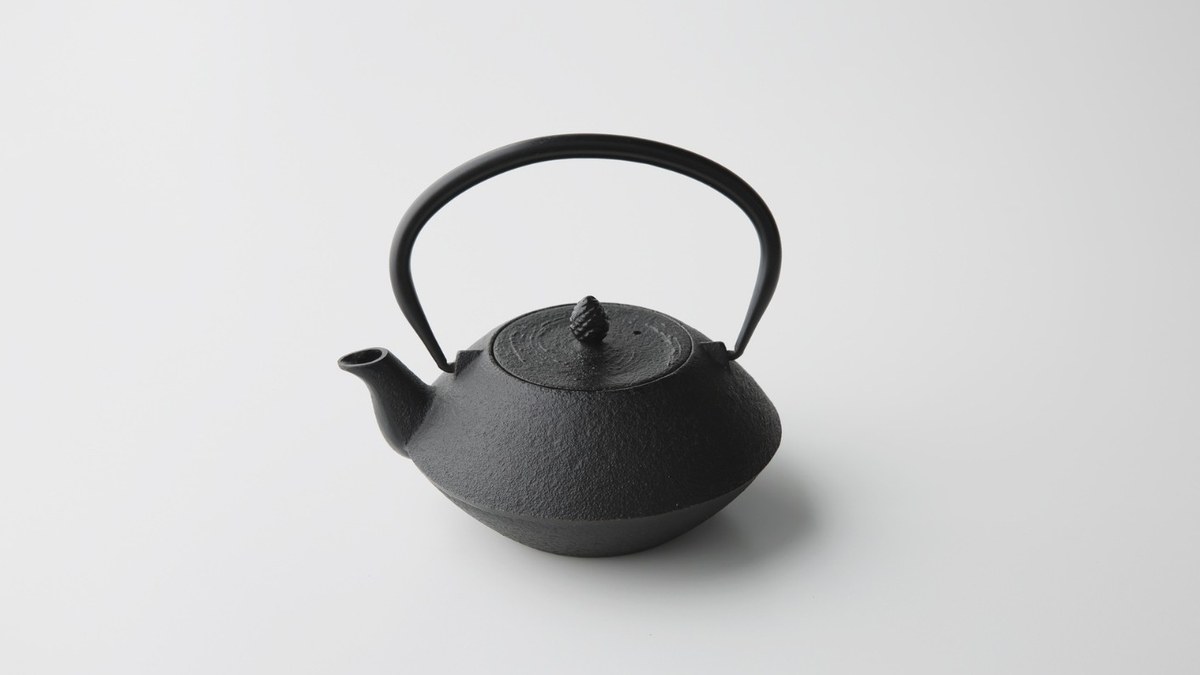 A black Nambu cast iron tetsubin kettle