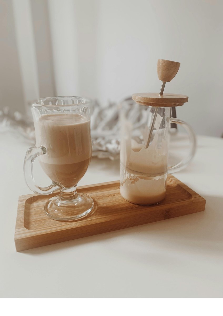 A hojicha latte with foamed milk