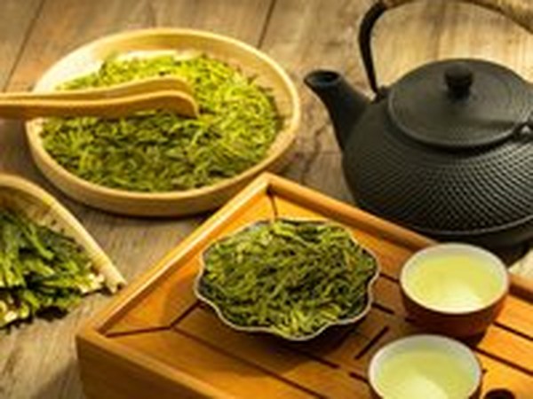 A tray of Japanese teas with a cast iron kettle