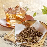 Roasted hojicha tea leaves